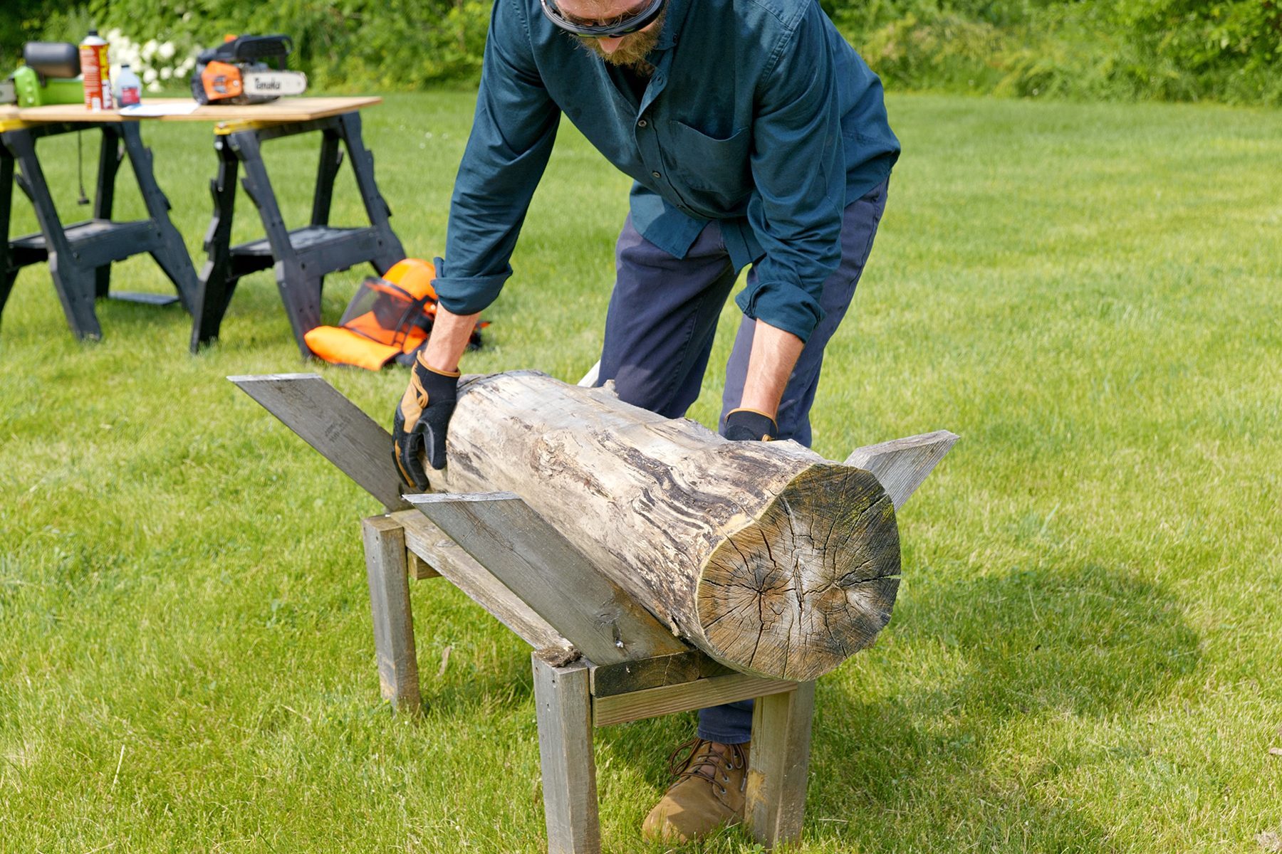 How To Use A Chainsaw Safely Fhmvs24 Pk 06 27 Chainsawsafety Step5