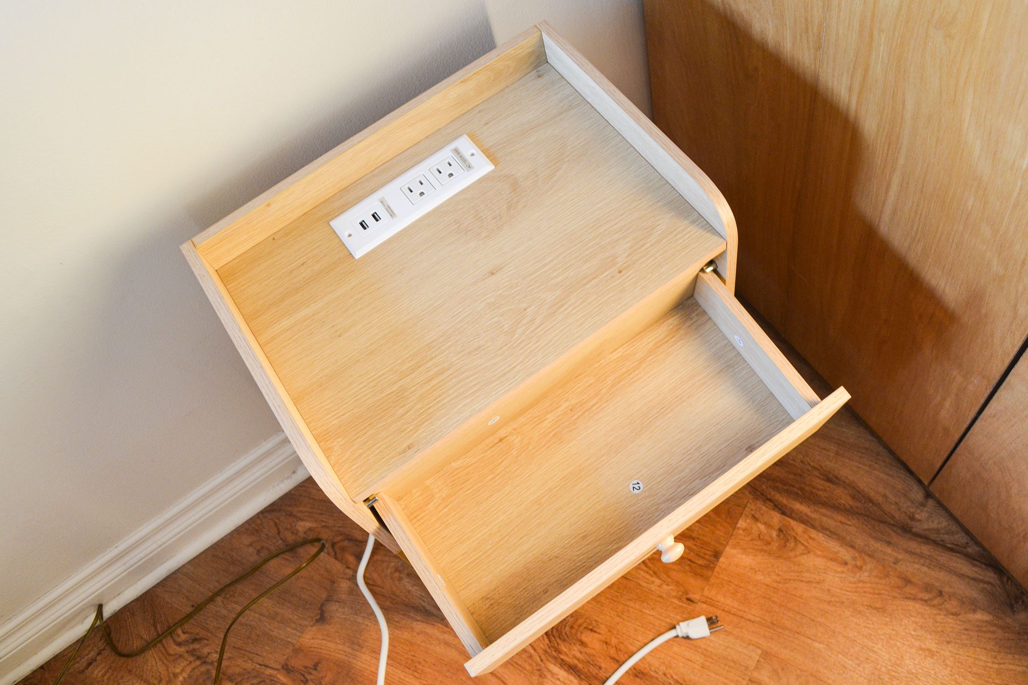 Lerliuo Nightstand With Charging Station