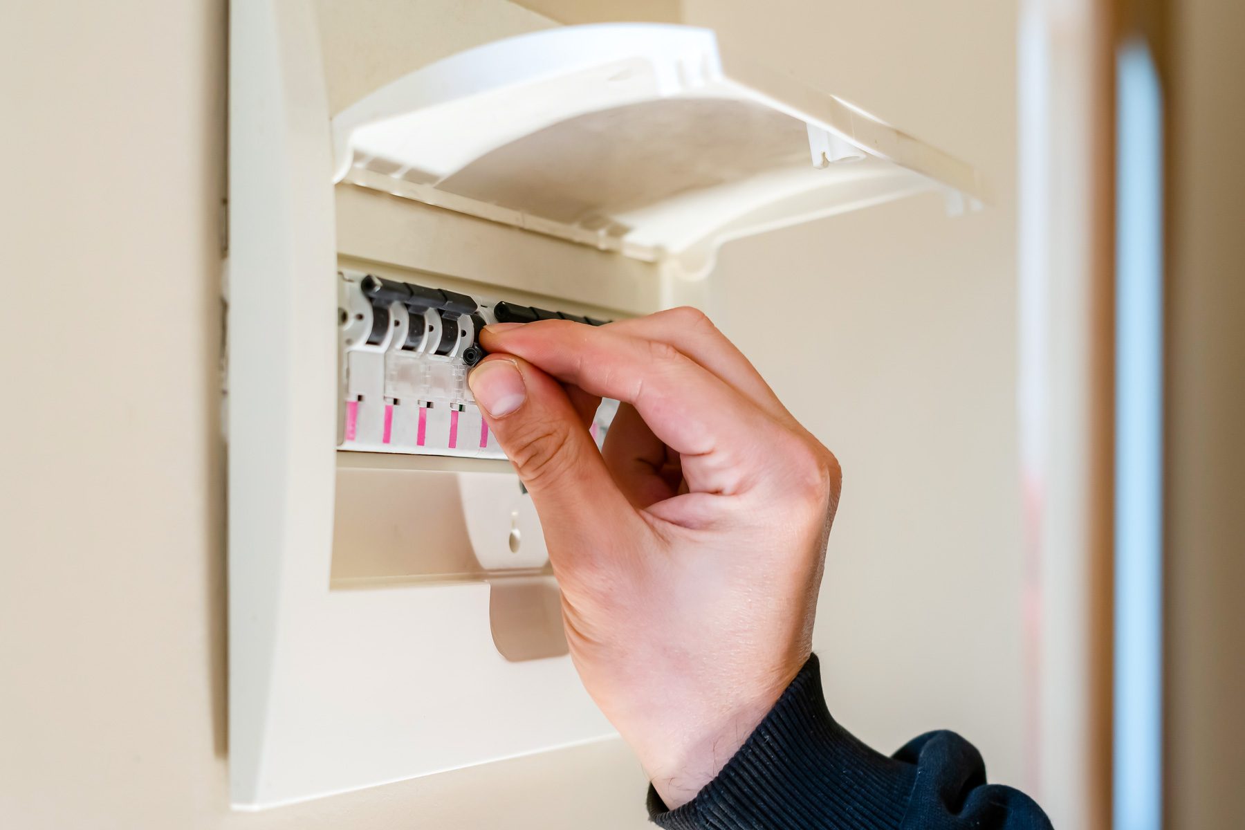 What is a Circuit Breaker and How Does it Work?