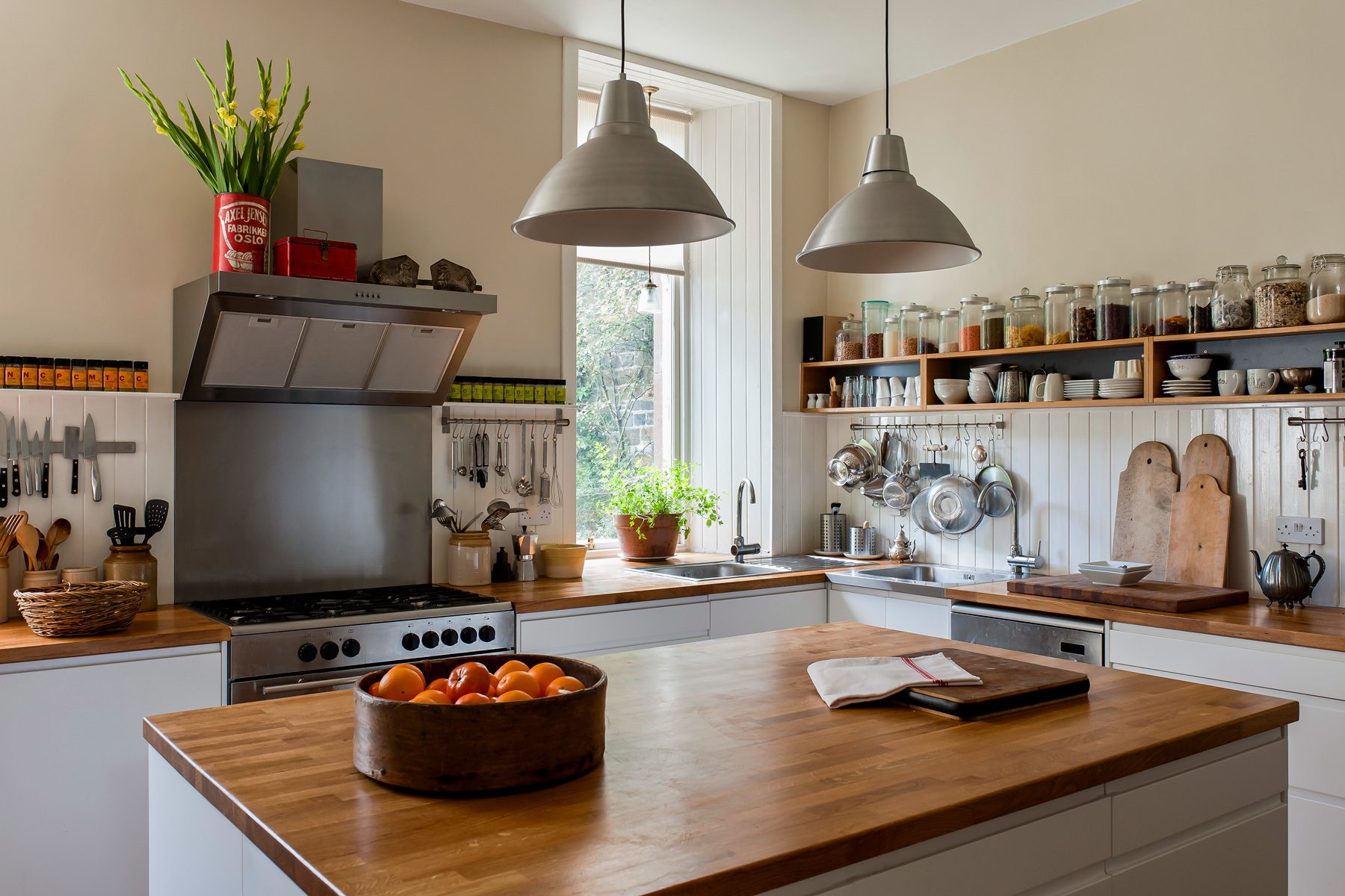 9 Kitchen Countertop Décor Ideas: How to Decorate a Countertop