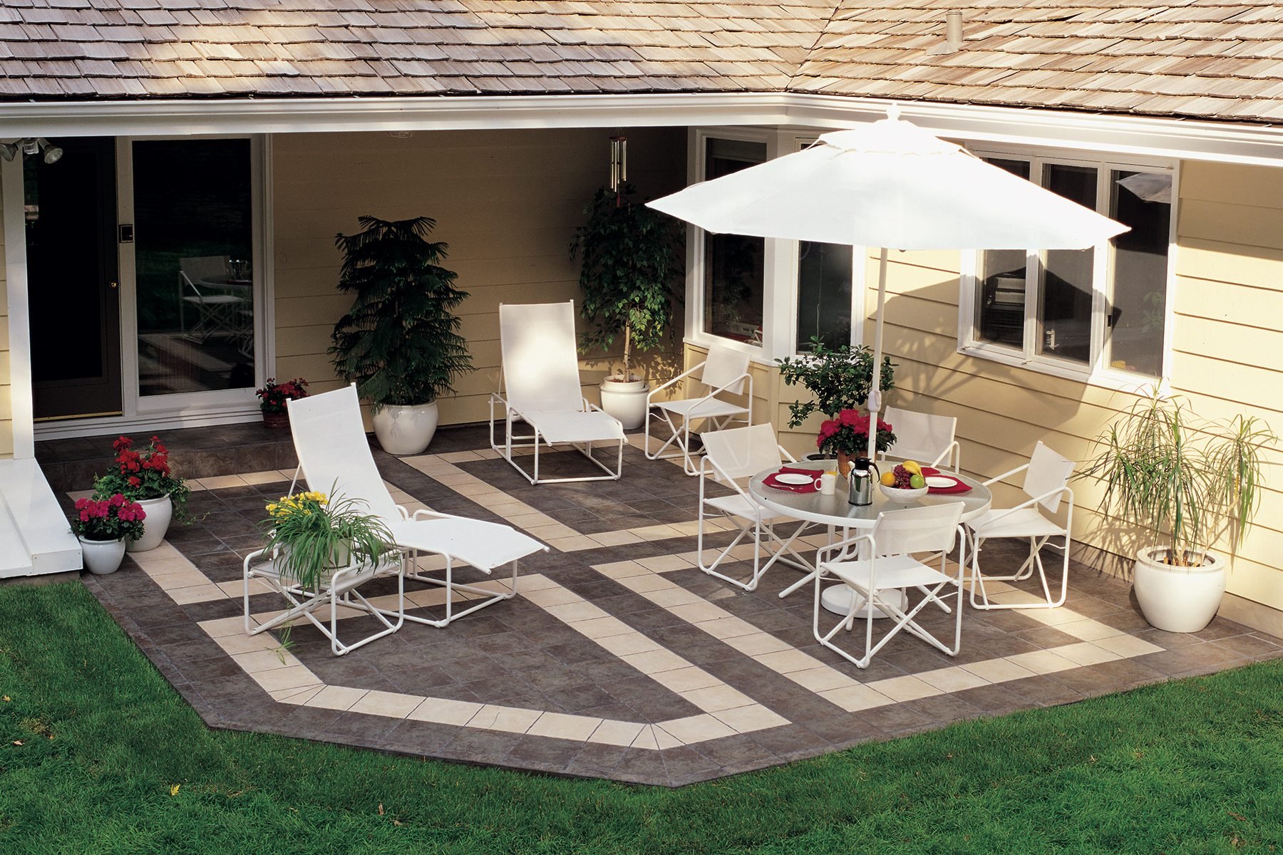 A Guide to Building a Patio with Ceramic Tile