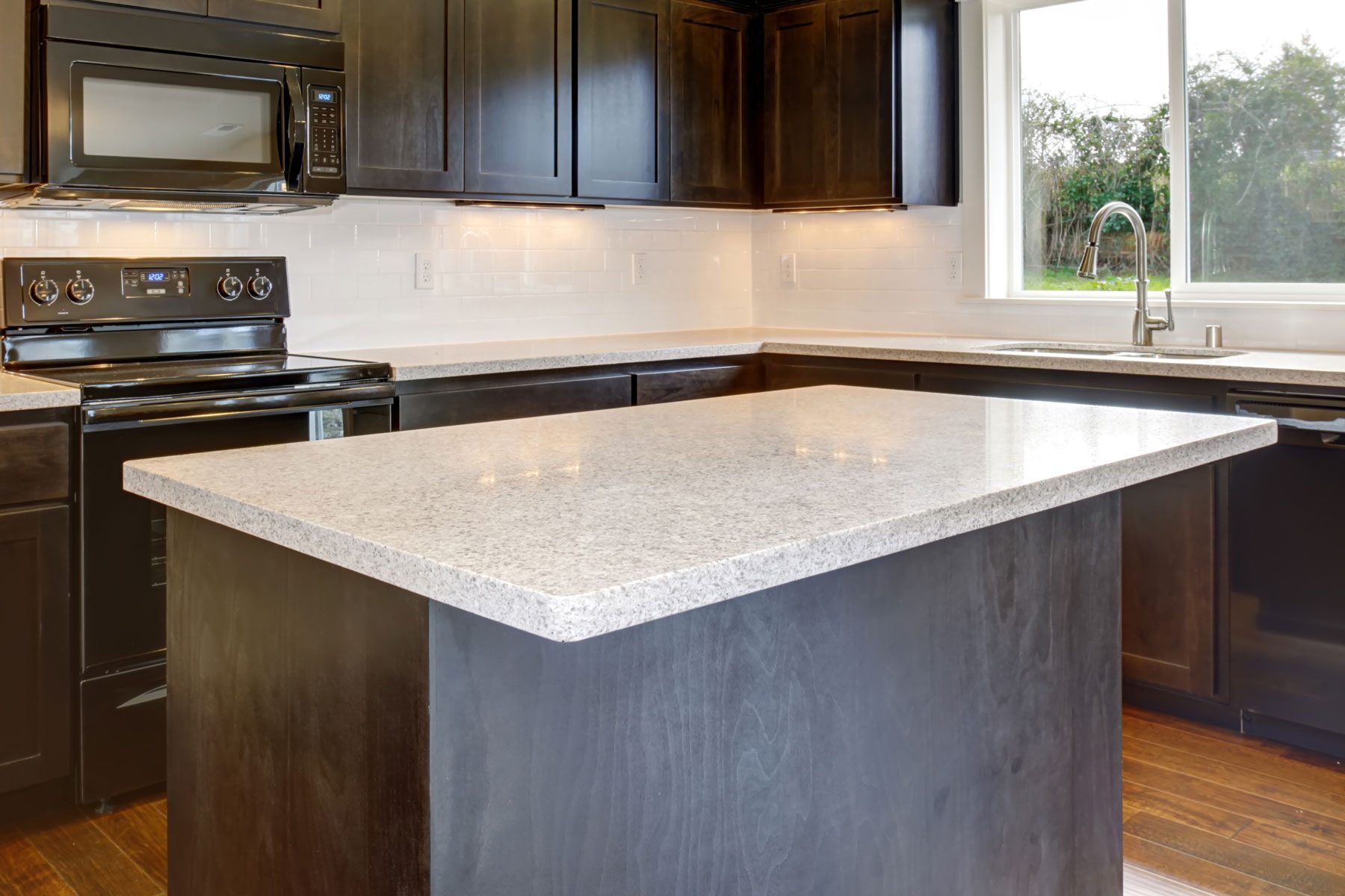 How to Remove Stains From Plastic Laminate Countertops